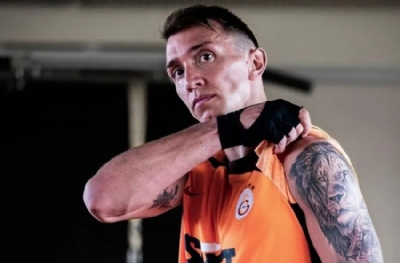 Muslera gelecek seneye göz kırptı