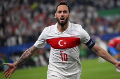 Hakan Çalhanoğlu tarihe geçti