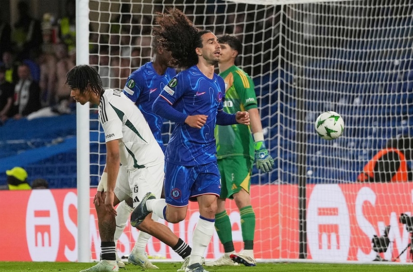 Mağlup Chelsea yarı finalde