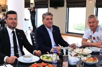 Serdal Adalı herkesi topladı