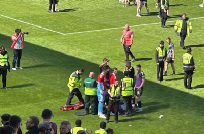 Sahaya koltuk attı futbolcunun kafasını kırdı