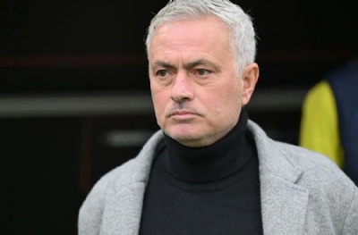  Fenerbahçe Yönetimi Mourinho'yu masaya yatırdı!