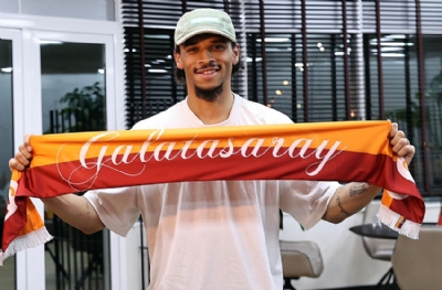 Galatasaray Sane'yi getirdi! Avrupa manşetleri süsledi