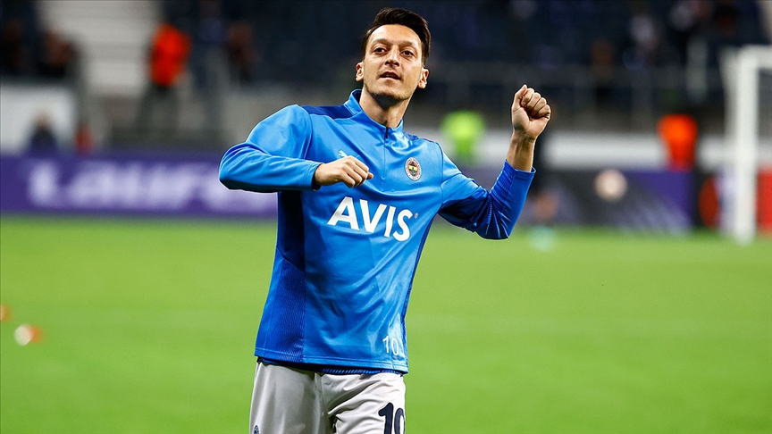 özil
