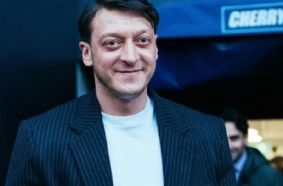 Mesut Özil'den Sane iddialarına yanıt