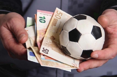 6 bin 300 kez bahis oynayan futbolcuya 42 ay men