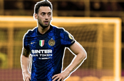 'Hakan Çalhanoğlu'nu soyunma odasında yumrukla'