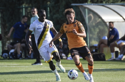 Hull City, İstanbulspor'u 2 golle yendi