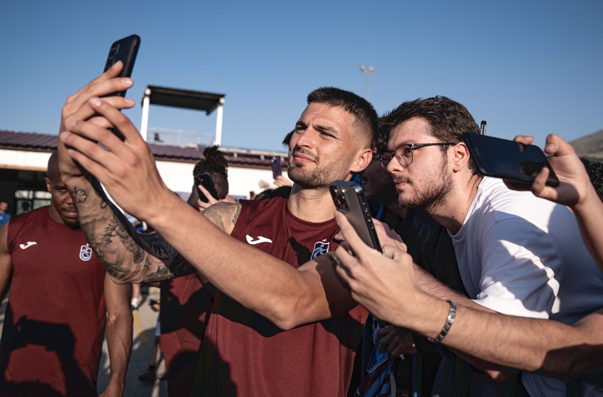 Trabzonspor'da futbolcular Erzurum'da taraftarla buluştu