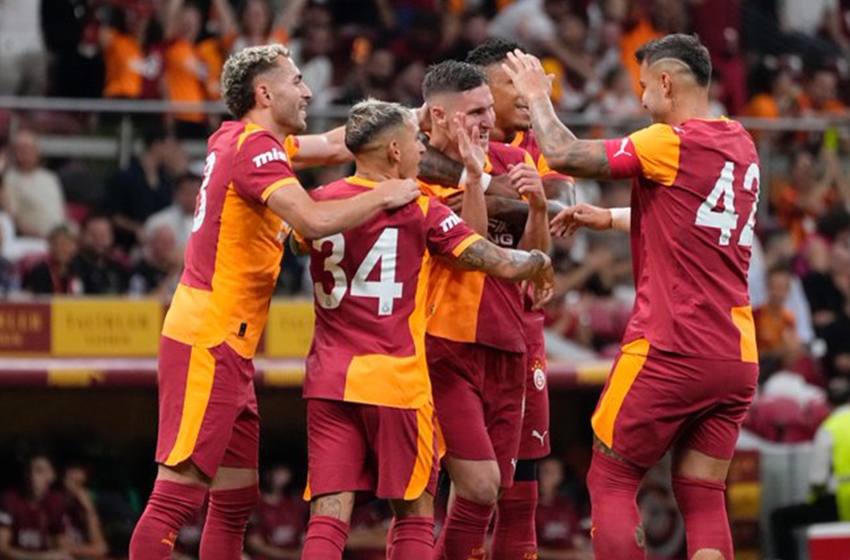 Galatasaray sahneye çıkıyor