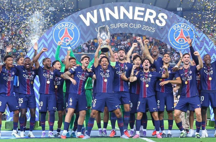 PSG kupayı müzesine götürdü