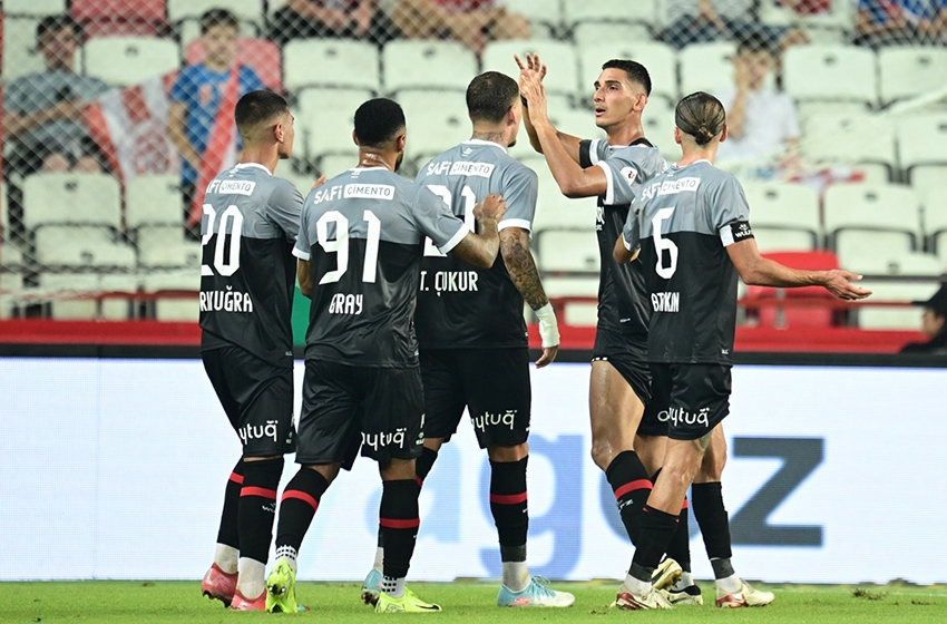 Antalyaspor - Fatih Karagümrük: 1-2 (MAÇ SONUCU)