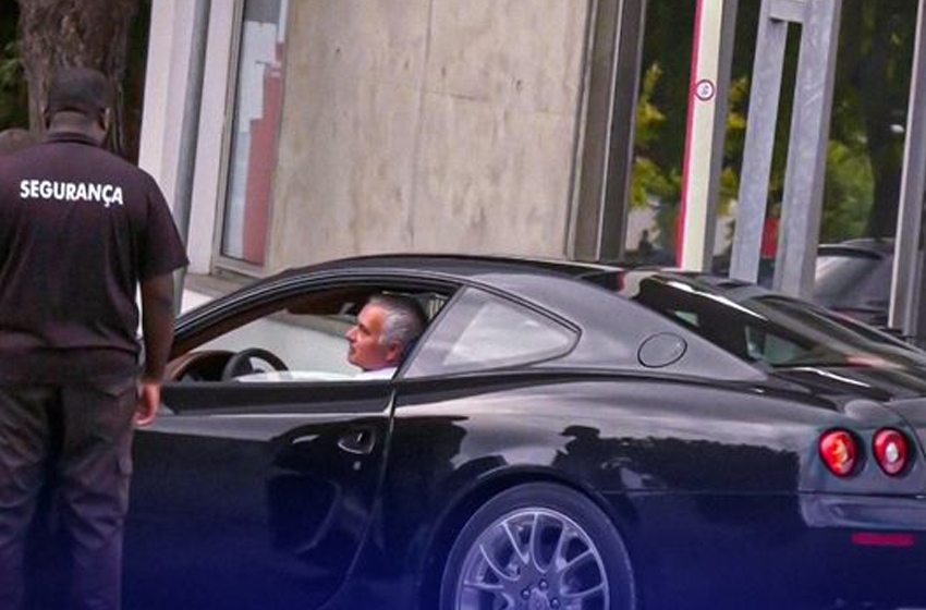Mourinho'dan süper lüks Ferrari ile şov
