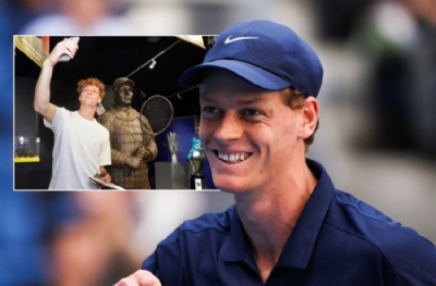 Şanghay’da Jannik Sinner’e Çin savaşçısı tarzında heykel sürprizi