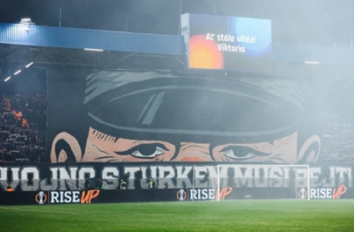 UEFA'dan Fenerbahçe maçı için ceza! Pankart unutulmadı