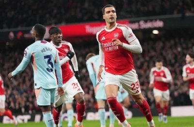 Arsenal, Brentford'u iki golle geçti