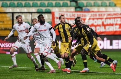 İstanbulspor - Özbelsan Sivasspor: 2-1 (MAÇ SONUCU)