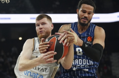 Anadolu Efes - Dubai Basketbol: 76-80 (MAÇ SONUCU)