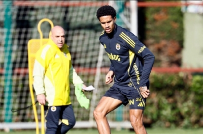 Fransa'nın lideri Jayden Oosterwolde'u Fenerbahçe'den resmen istedi